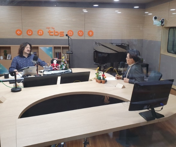 김어준의 뉴스공장, 정치9단주에 출연하고 있는 박지원의원.(사진제공=박지원트위터)