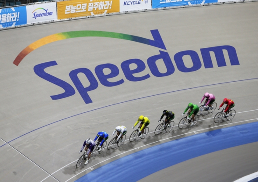 경륜 선수들의 경기 모습. (사진=국민체육진흥공단)