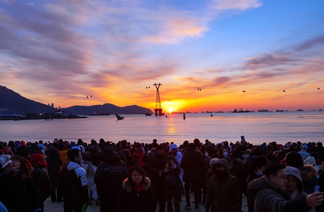 부산 서구 송도해수욕장 일출.(사진제공=부산 서구)