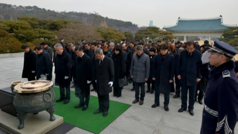 한국자유총연맹은 2일 오전 2020 경자년 새해를 맞아 서울 동작구 국립서울현충원을 방문해 순국선열들에게 참배했다. 사진=자총