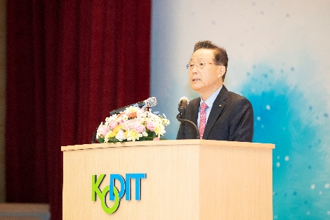 윤대희 신용보증기금 이사장이 2일 대구 본점에서 열린 ‘2020년도 신용보증기금 시무식’에서 신년사를 발표하고 있다. 사진=신용보증기금