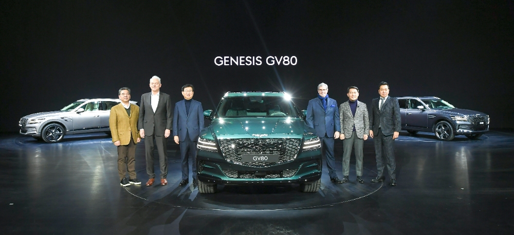 (왼쪽부터) 현대차 국내사업본부장 장재훈 부사장, 현대차 연구개발본부 알버트 비어만 사장, 현대차 이원희 사장, 현대차 디자인담당 루크 동커볼케 부사장, 제네시스사업부 이용우 부사장, 현대차 디자인센터장 이상엽 전무.