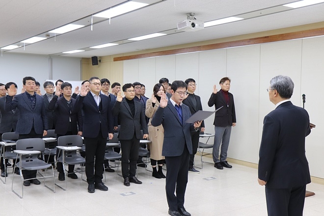 청렴실천 결의대회서 선서를 하고 있다.(사진제공=대구지방교정청)