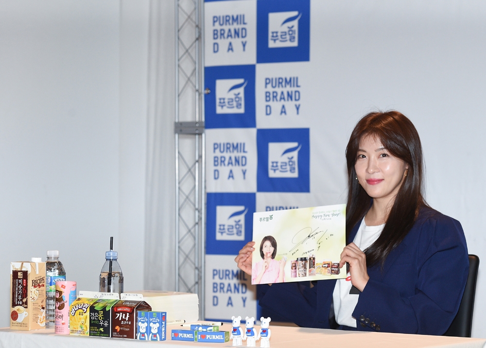푸르밀, 전속모델 배우 하지원과 새해 첫 팬사인회 진행