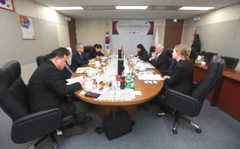 국민건강보험공단은 17일 아이너 옌센(Einar H. Jensen) 신임 주한 덴마크 대사가 공단 이사장을 예방했다고 밝혔다. 사진=건보공단