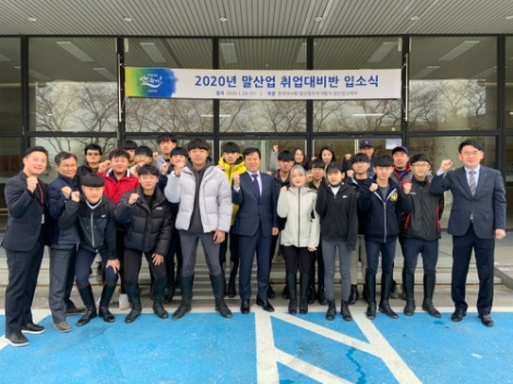 한국마사회는 말산업 특성화 고교 학생들의 지원을 위해 고등학교 3학년 학생 100여명을 대상으로 ‘말산업 취업대비반’을 신규 개설·운영한다. 사진=마사회