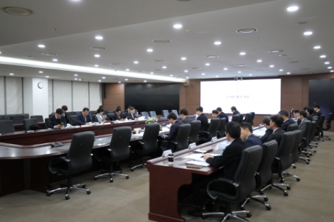 한국동서발전은 31일안전 이사회를 개최해 2020년도 안전기본계획을 의결하고 경주풍력을 찾아 신재생설비 현장 안전을 점검했다고 밝혔다. 사진=동서발전