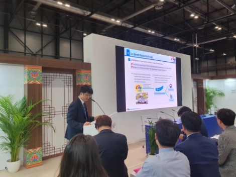 한국서부발전 관계자가 지난 12월 유엔기후변화협약 당사국총회 세미나에서 온실가스 감축 노력과 과제를 발표하고 있다. 사진=서부발전