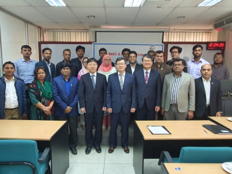 방글라데시에서 열린 ‘원자력(연)-BAEC 연구로 사업추진 공동 워크숍’ 기념사진. 사진=원자력연구소