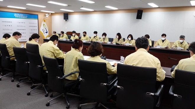 2월 29일 오전 9시에 열린 코로나19대응 추진상황점검회의.(사진지ㅔ공=부산기장군)