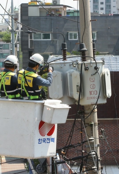 한국전력은 봄철 안정적 전력공급을 위한 전력설비 특별 운영대책을 수립·추진해 불시의 사건·사고에 철저히 대비하겠다고 밝혔다. 사진=한전