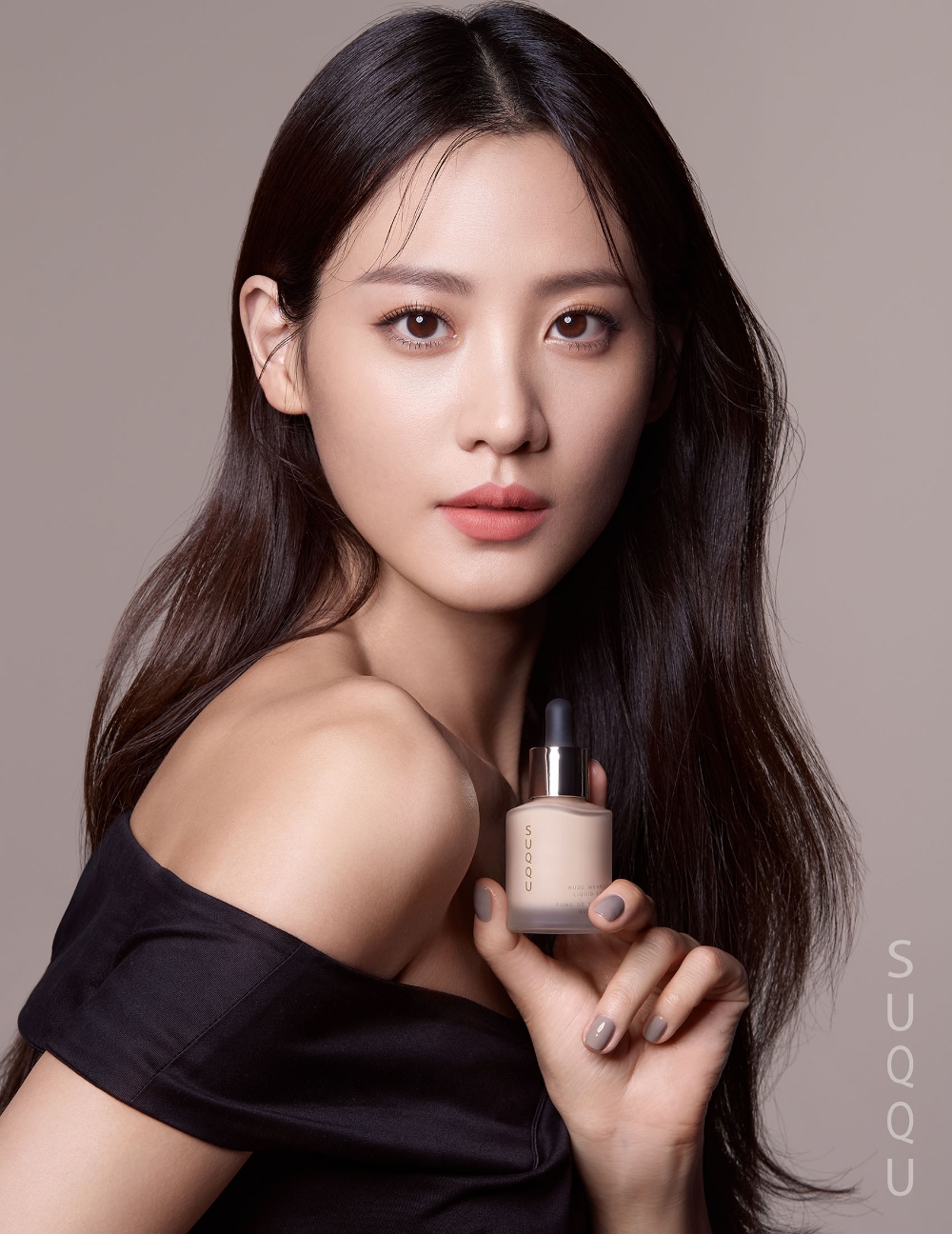 SUQQU(스쿠)의 첫 번째 공식 모델로 발탁