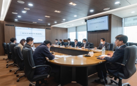 한국남부발전은 코로나19로 인한 협력사의 피해를 최소화하고 감염확산을 막는 긴급방역 대책을 위해 '코로나19 바이러스 대응 특별 계약업무 처리기준'을 운영한다. 사진=남부발전