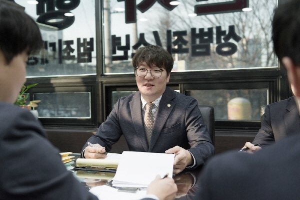 이혼전문변호사 '상간자소송, 앞선 감정과 불법 증거수집 조심해야'