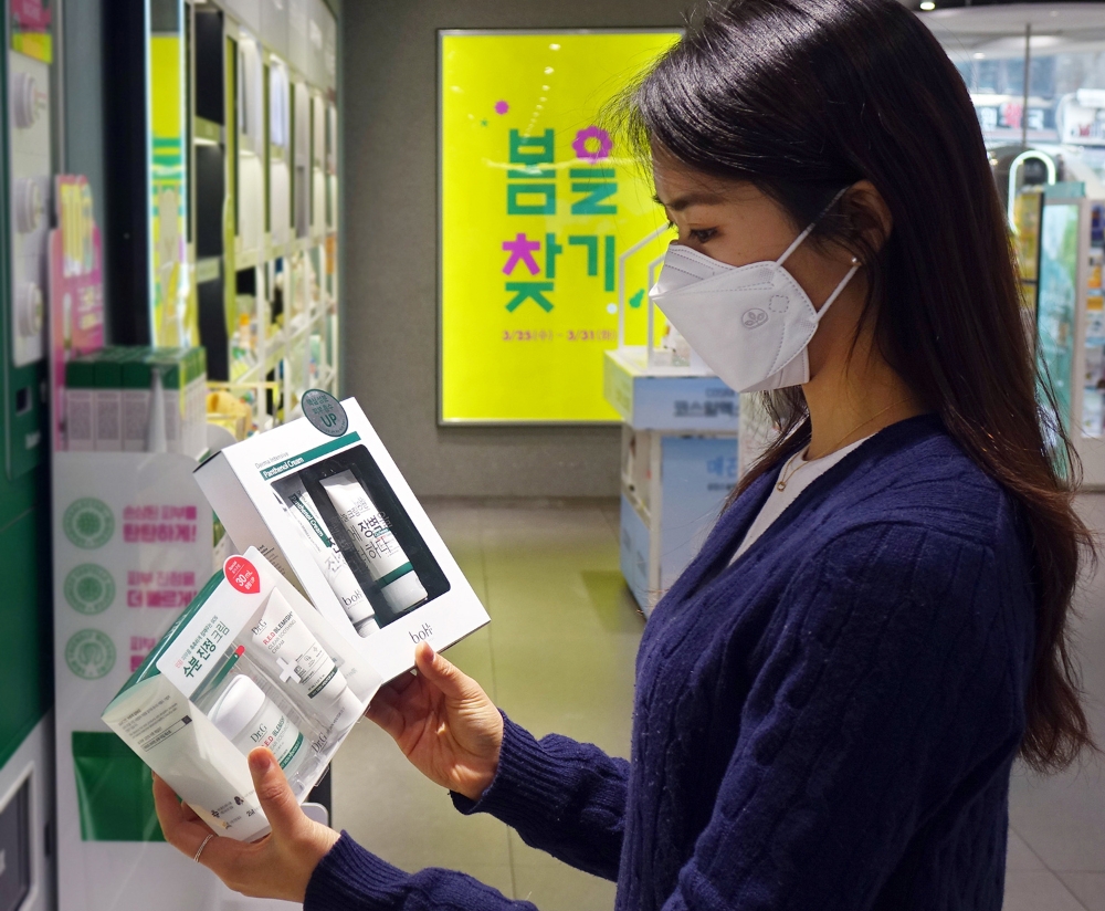 CJ올리브영, ‘봄을 찾기’ 프로모션 살펴보니…단품보다 세트, 경험보다 실속