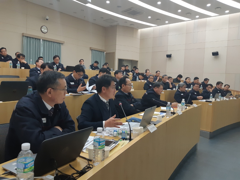 쌍용자동차 임원진이 지난해 12월 6일 쌍용자동차 인재개발원에서 열린 임원 대상 제조물 책임(PL) 등 품질 관련 워크숍에서 토의를 하고 있다.(사진=쌍용자동차)