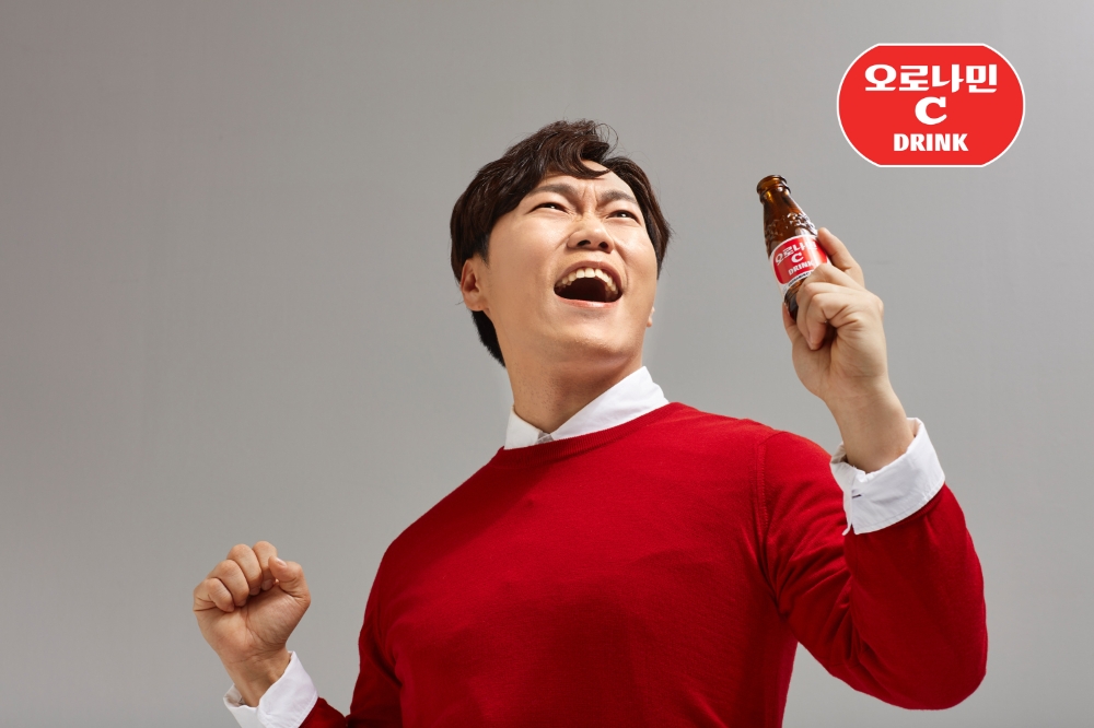동아오츠카, 오로나민C 모델에 배우 송진우 발탁
