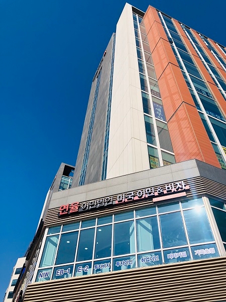 美 이민행정 대면업무 올스탑.. 가족초청 급행 신청 및 긴급 인터뷰 신청 가능해