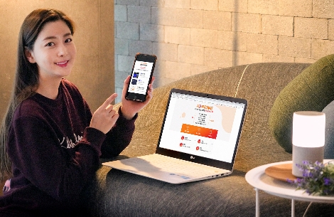 '올프라임’으로 11번가 쇼핑을 하고 있는 SK텔레콤 모델. 사진=SK텔레콤