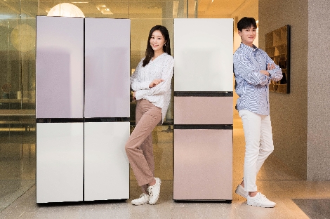 삼성전자 모델이 수원 삼성전자 디지털시티 프리미엄하우스에서 비스포크(BESPOKE) 냉장고 신제품을 소개하고 있다. 사진=삼성전자