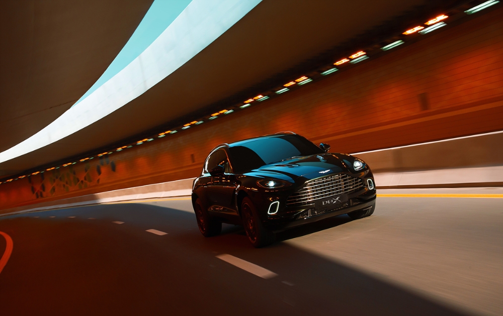 애스턴마틴 DBX