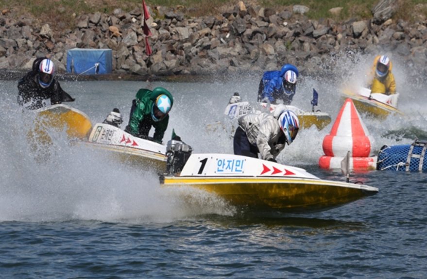 경정 선수들의 경기 모습. (사진=국민체육진흥공단)