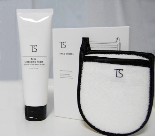 글리터 메이크업에 좁쌀 여드름 트러블 낭패…각질, 피지 제거 돕는 폼클렌징으로 딥클렌징