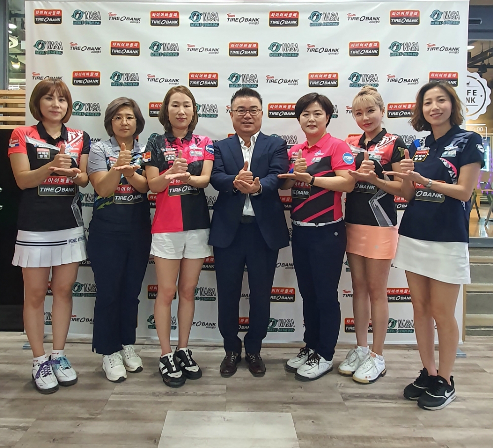 (왼쪽부터)정수빈, 이선영, 유혜련, 성기호 감독, 최현숙, 박서연, 김효미 프로