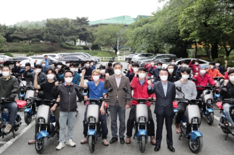 서울경마공원, 말관리사 위한 전기자전거 지급 행사 개최