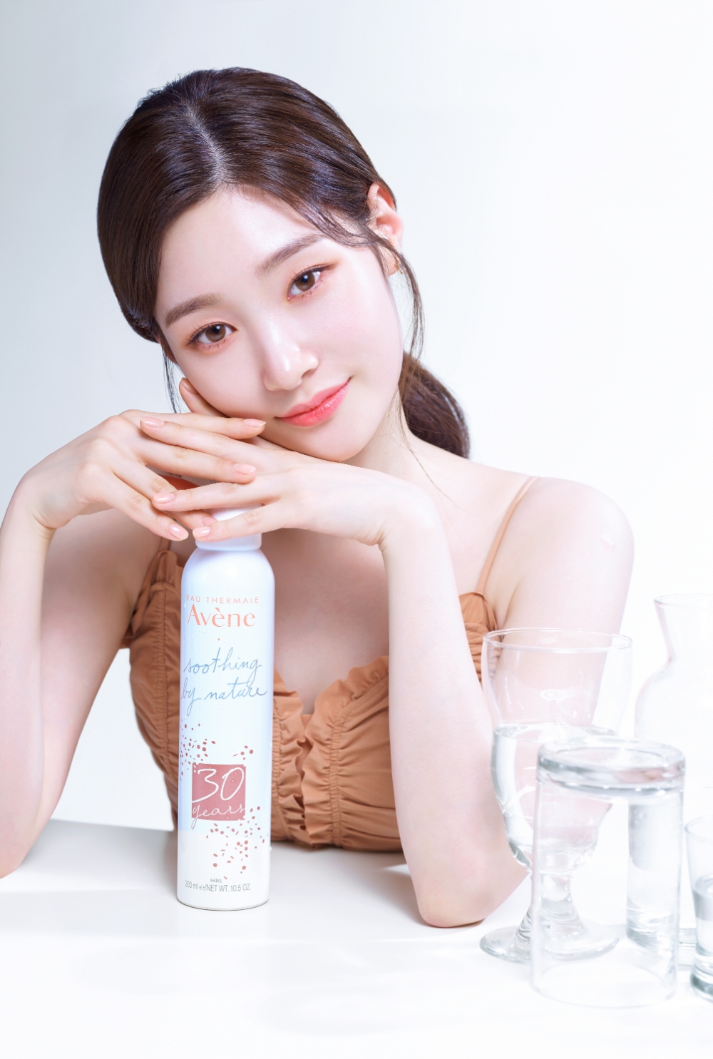 아벤느, 정채연과 함께한 브랜드 30주년 ‘Time to Avene(타임 투 아벤느)’ 뷰티 화보 공개