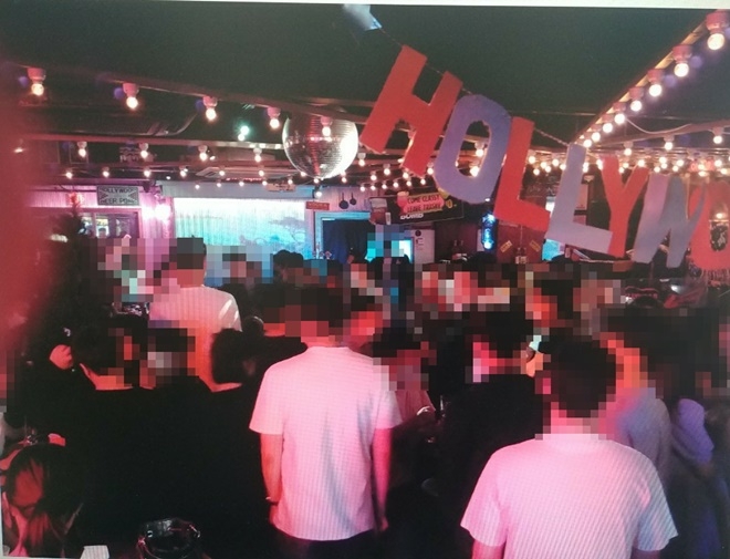 손님 70여 명을 입장시켜 술 마시고 춤을 추게 한 해당 업소. (사진제공=부산경찰청)