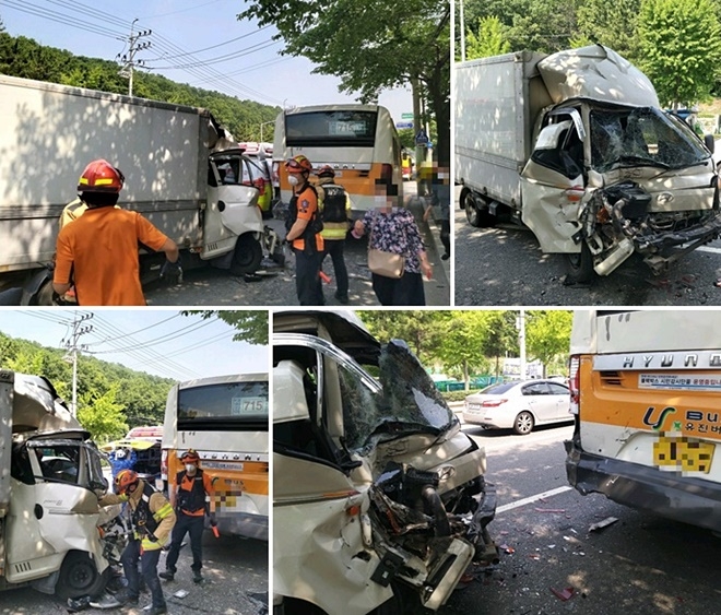 4일 오전 남구 두왕사거리 인근에서 포터가 시내버스 후미를 추돌한 사고 현장.(사진제공=울산소방본부)