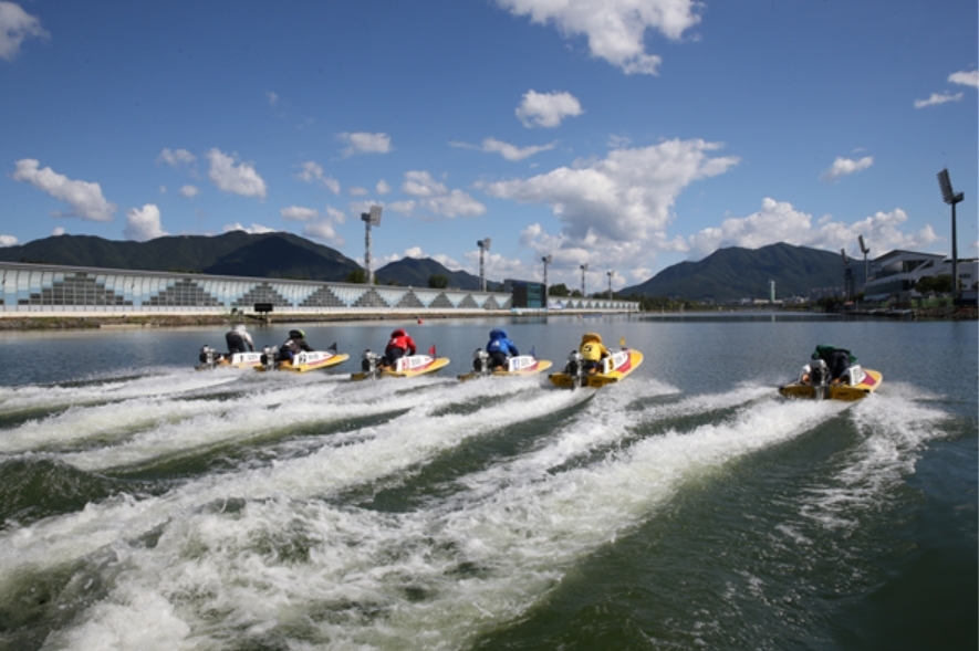 경정선수들의 경기 모습. (사진=국민체육진흥공단)