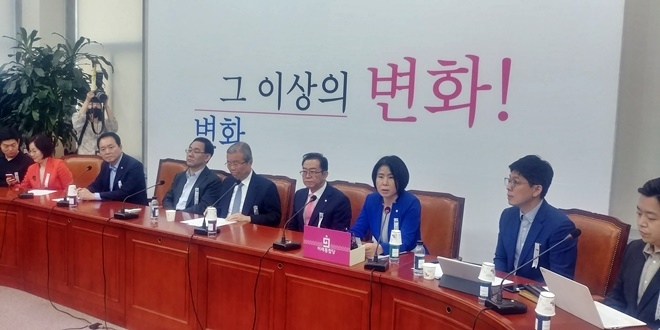 김미애 의원이 9일 제14차 비상대책위원회에 참석해 북한과 김정은 국무위원장을 피고로 하는 소송에서 국군포로들의 승소 판결에 대해 기념비적 의미가 있다고 평가하는 발언을 하고 있다.(사진제공=김미애의원실)
