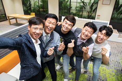 삼성전자 DS부문 상생협력센터 김창한 전무, 화성엔지니어링 류성목 대표, 서강이엔씨 김정식 과장, 화성엔지니어링 김도형 전무, 서강이엔씨 김현석 사원. 사진=삼성전자