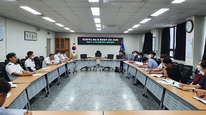 6일 경찰서 2층 회의실에서 치안만족을 위한 간담회를 갖고 있다.(사진제공=창원서부경찰서)
