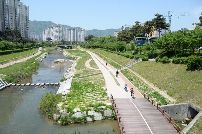 좌광천 자전거도로 전경.(사진제공=부산 기장군)