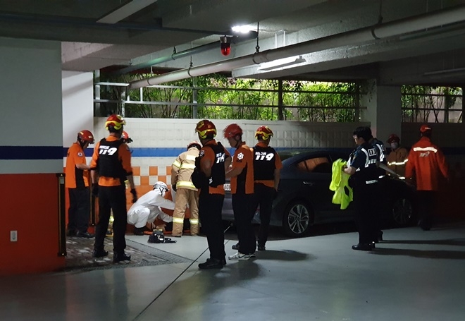 27일 부산 동구 수정동 우체국 지하주차장 내 차량끼임사고. (사진제공=부산소방재난본부)