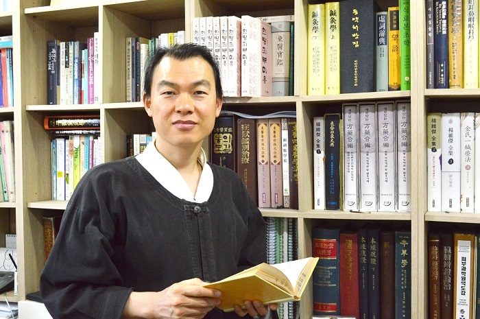 치매 예방 위한 의료 봉사활동 치매25시 '매주 진행하고 있어'