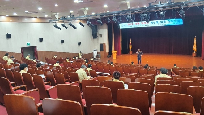 오규석 기장군수가 9월 2일 오전 군수주재로 상황판단회의를 하고 있다.(사진제공=부산기장군)