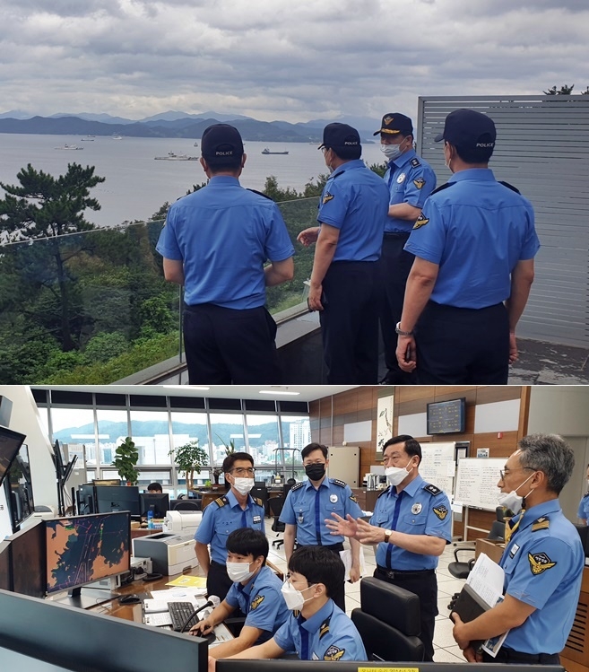 구자영 남해해경창장이 9월 2일 오후 거제 고현만과 마산항 VTS를 찾아 태풍대비 점검을 하고 있다.(사진제공=남해지방해양경찰청)