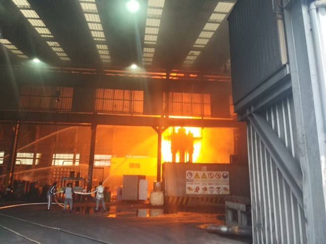 9월 5일 오후 부산 강서구 송정동 단조 제조공장서 화재.(사진제공=부산재난소방본부)