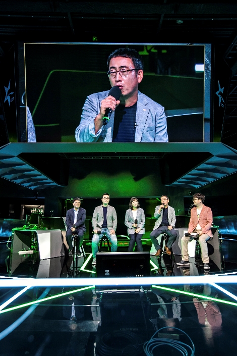 왼쪽부터 허근만 SKT 인프라 Eng 그룹장, 조재유 클라우드게임 사업담당, 전진수 5GX서비스사업본부장, 유영상 MNO 사업대표, 유튜버 G식백과(사회자). 사진=SK텔레콤