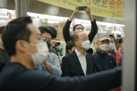 소진공 조봉환 이사장, 서울암사종합시장 비대면 장보기 시연회 참석