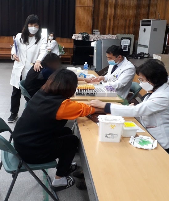 소년원 학생들을 상대로 건강검진.(사진제공=안양소년원)