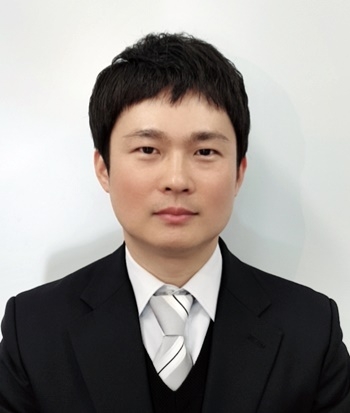 지난 9일 남강에 뛰어든 시민을 구조한 오용태 소방장.(사진제공=진주소방서)