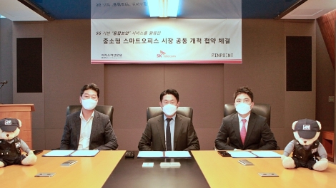 왼쪽부터 SK텔레콤 정순구 보안사업개발그룹장, 이지스자산운용 복준호개발투자부문대표, 핀포인트 김도남 대표가 13일 SKT본사에서 협약 체결 후 기념사진을 촬영하고 있다. 사진=SK텔레콤