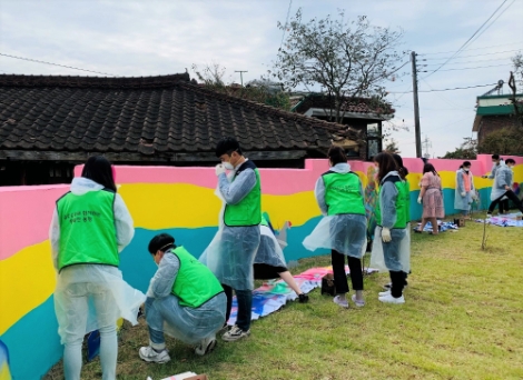 콘진원, 임직원 참여 벽화 그리기로 지역사회 환경개선