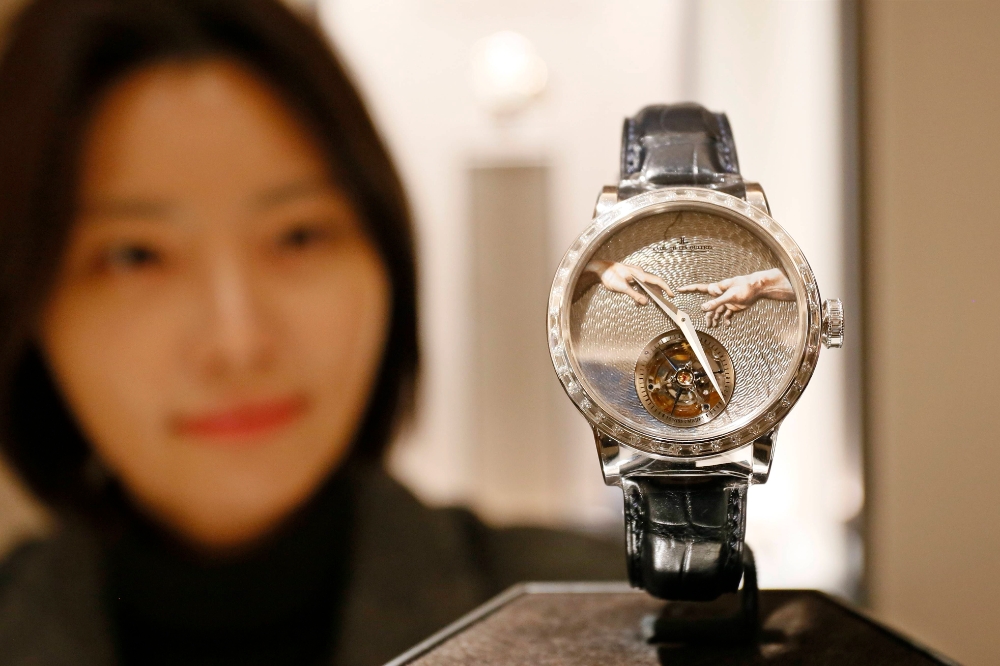 갤러리아백화점, “예술 작품을 재현한 한정판 시계 구경하세요”