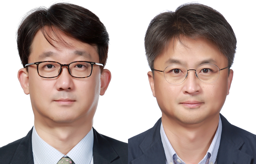 이형석 LG생활건강 럭셔리뷰티사업부장 부사장(좌), 장기룡 인사담당 전무(우)(사진=LG생활건강)